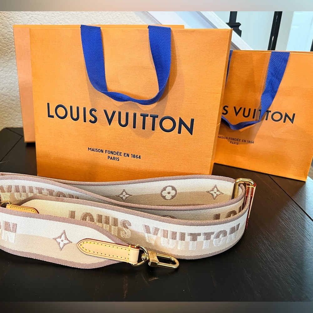 Sold❣️Louis Vuitton Neverfull BB adjustable Jacquard Strap Beige